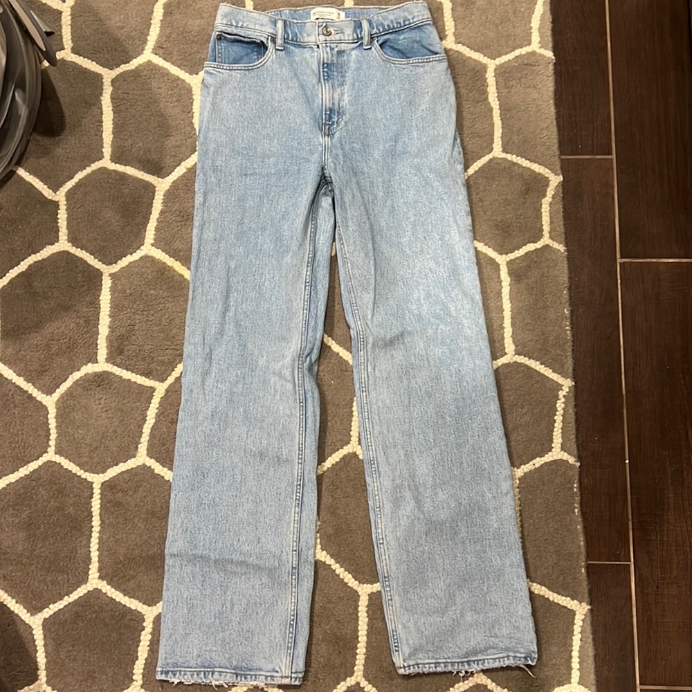 Abercrombie and Fitch 90s High Rise Relaxed Jeans